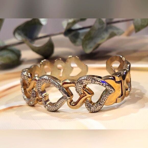 Goldtone cuff stylle bracelet with hearts - Picture 7 of 8